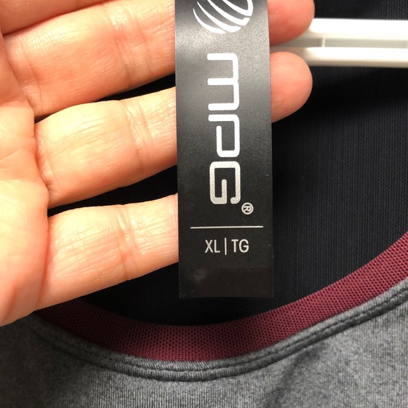 Ladies XL exercise tank top with padded bra insert - Picture 4 of 5